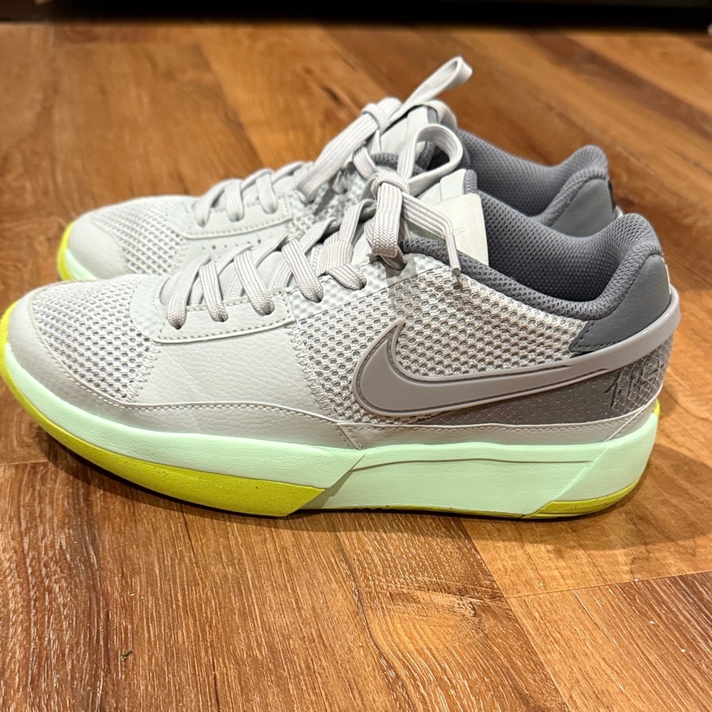 Nike Youth JA 1 Flash Sneakers (Size: 7Y)(EUC) - Picture 3 of 17